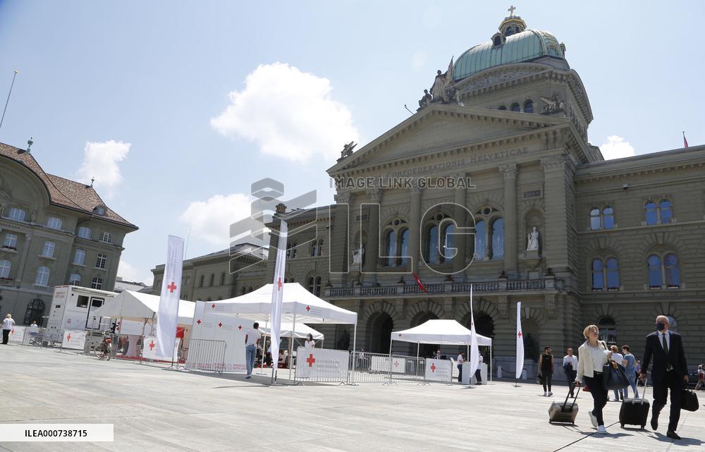 Blood Donation Bus On The Bundesplatz - Bern