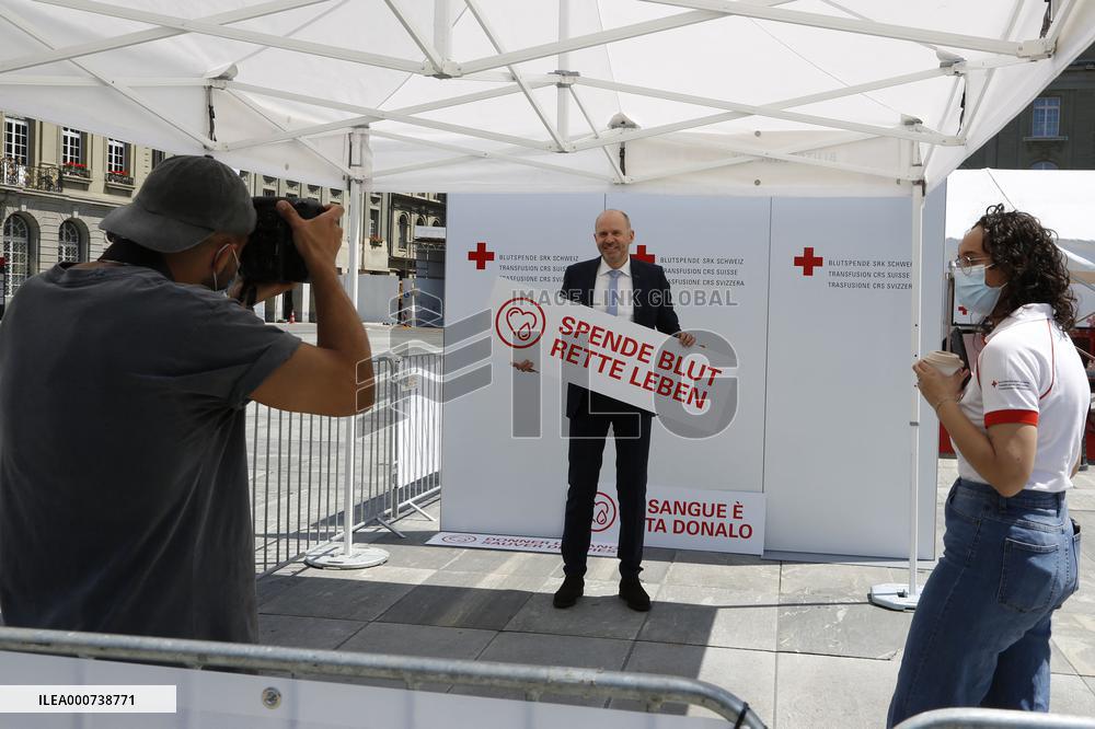 Blood Donation Bus On The Bundesplatz - Bern