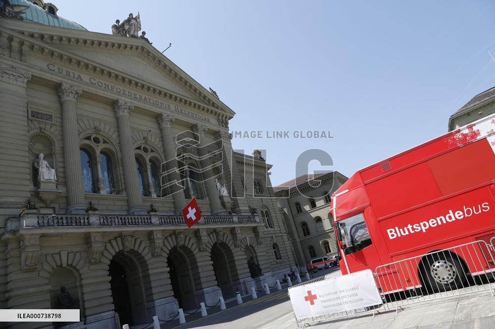 Blood Donation Bus On The Bundesplatz - Bern