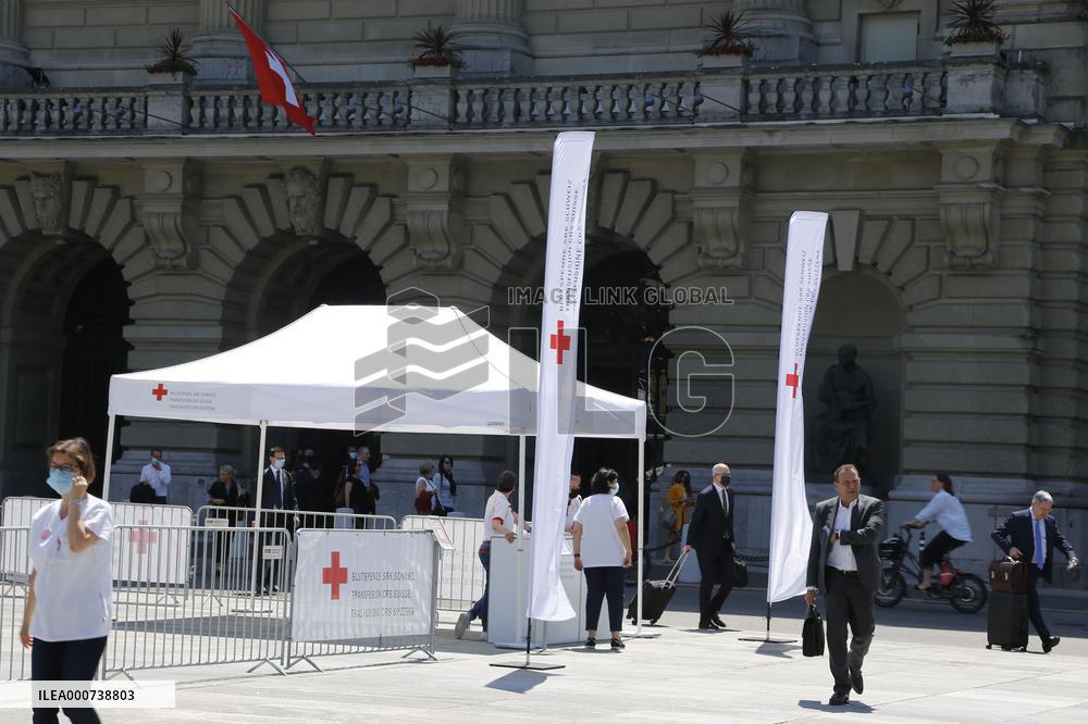 Blood Donation Bus On The Bundesplatz - Bern