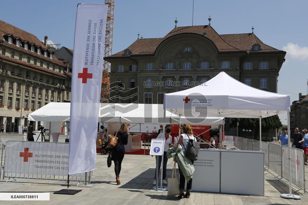 Blood Donation Bus On The Bundesplatz - Bern