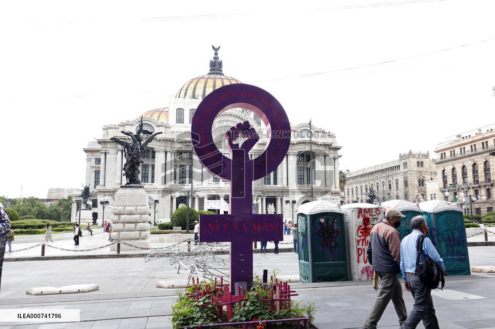 Anti-monuments placed as attempt to demand Justice - Mexico