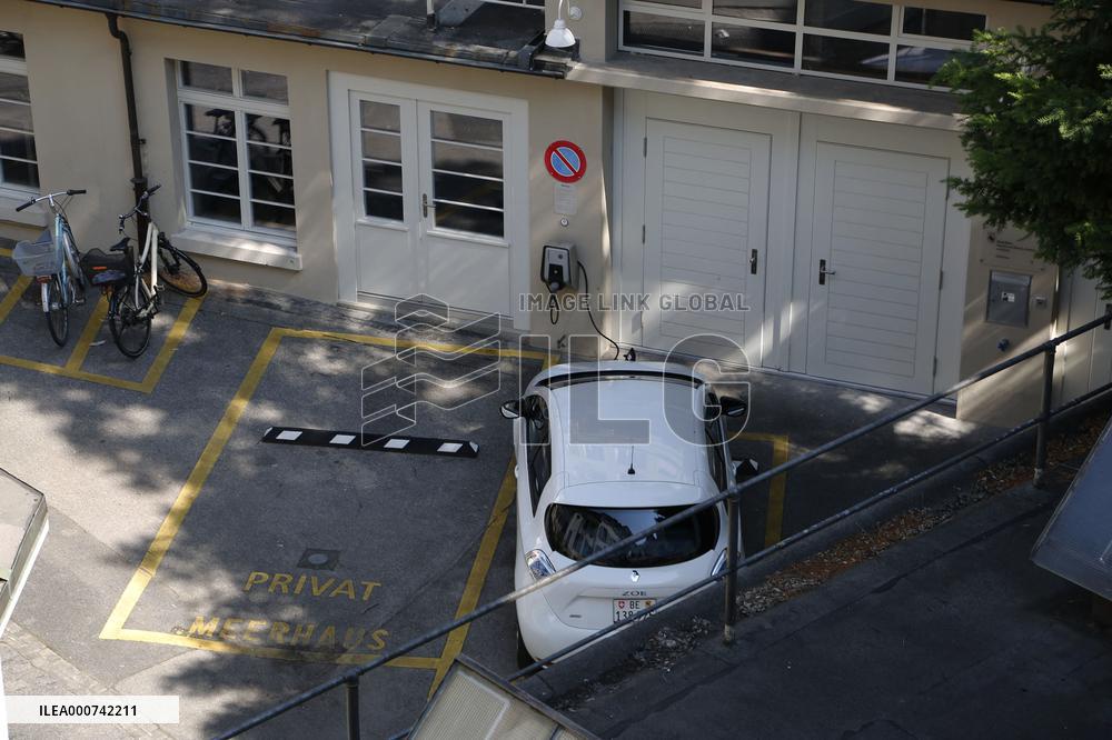 Street Lights Used As Charging Points For Electric Cars - Bern
