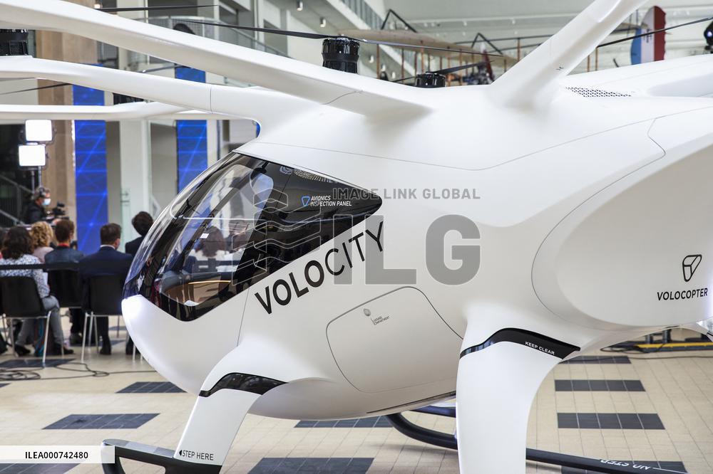 German air taxi Volocity's first flight in Paris