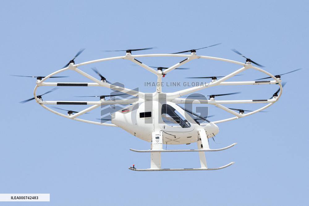 German air taxi Volocity's first flight in Paris