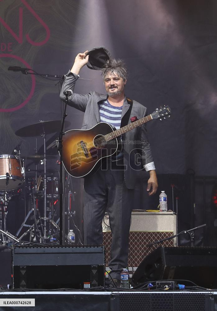 Pete Doherty performs live for Make Music Day - Paris