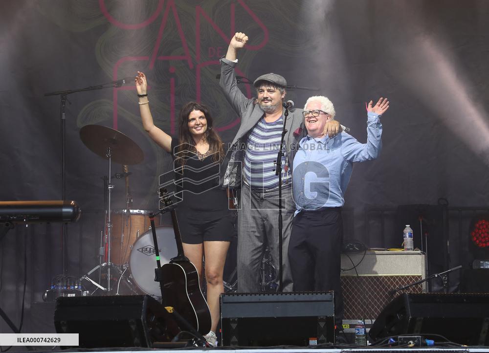 Pete Doherty performs live for Make Music Day - Paris