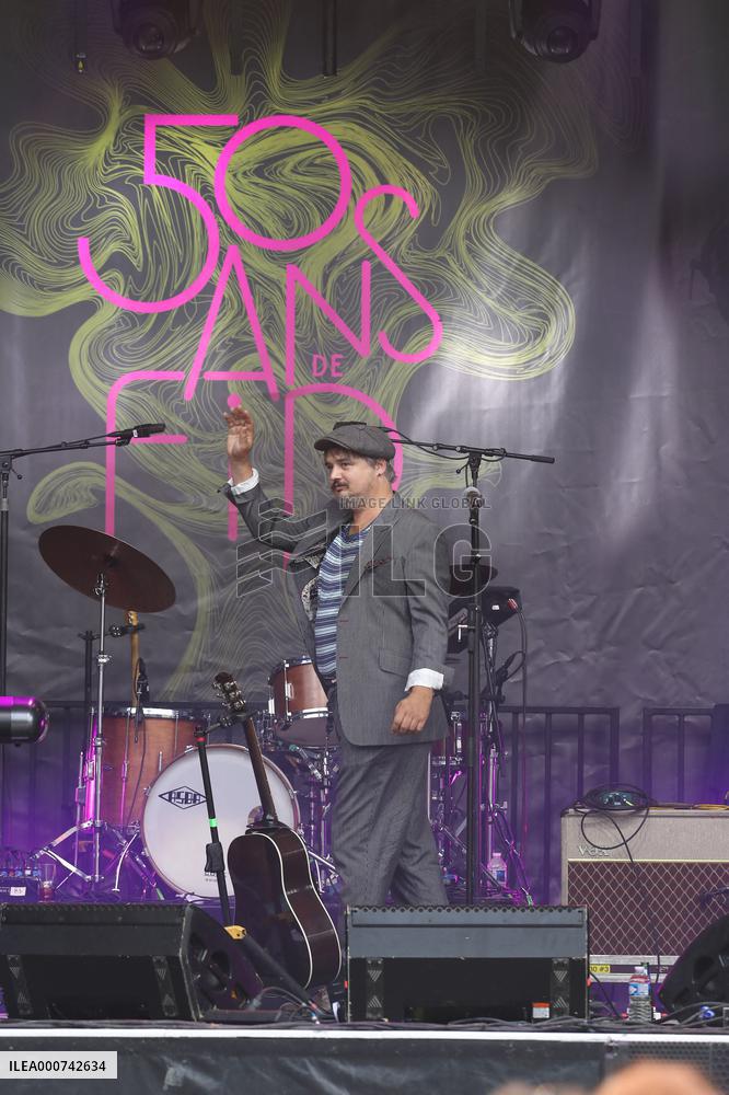 Pete Doherty performs live for Make Music Day - Paris