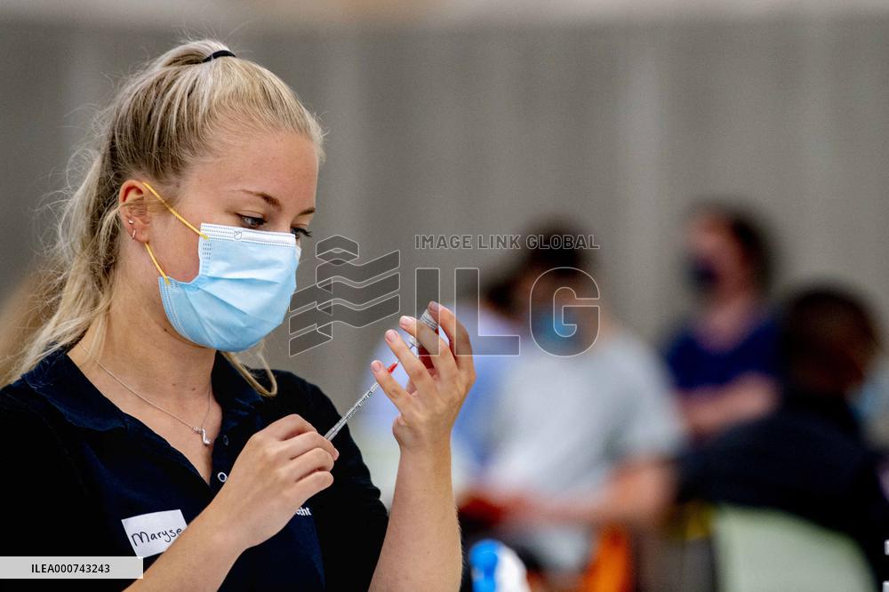 Mass Vaccination in Netherlands