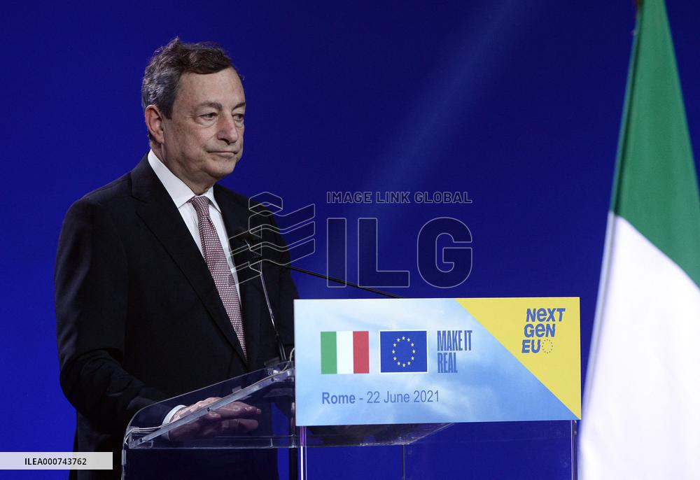 Von Der Leyen And Draghi Hold A Press Conference - Rome