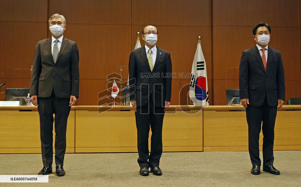 Japan, U.S., S. Korea discuss N. Korea issues