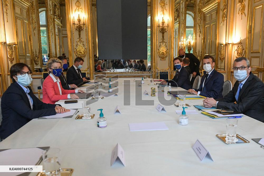 President Macron Meets Ursula Von Der Leyen - Paris