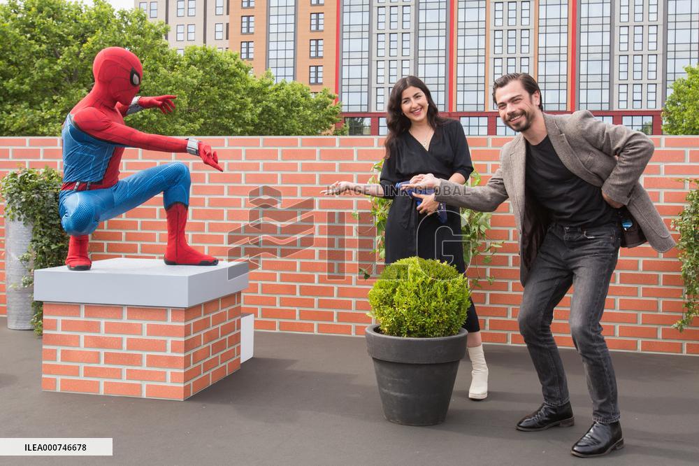 Celibrities At The Disney S Hotel New York - The Art Of Marvel Week End Experience