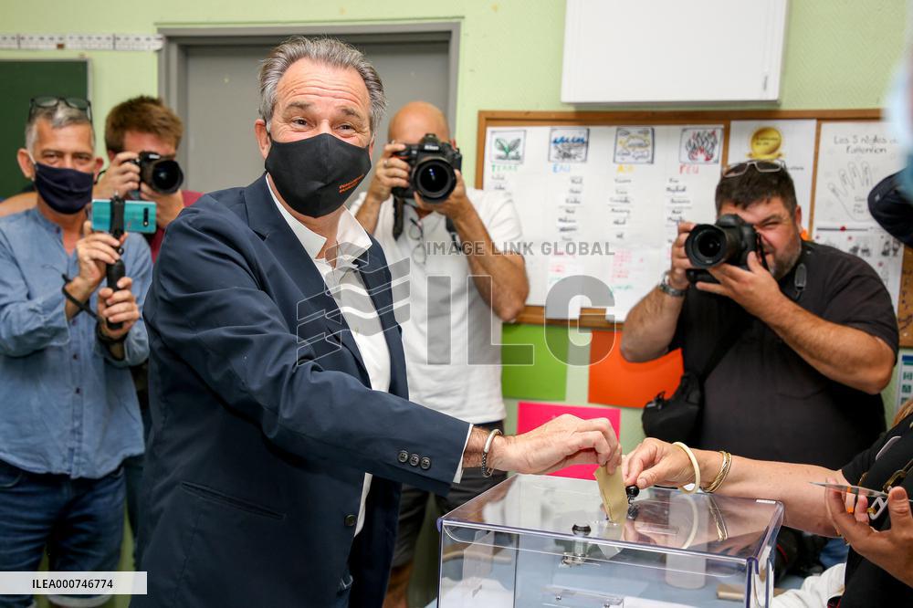 Renaud Muselier Votes At A Polling Station - Marseille