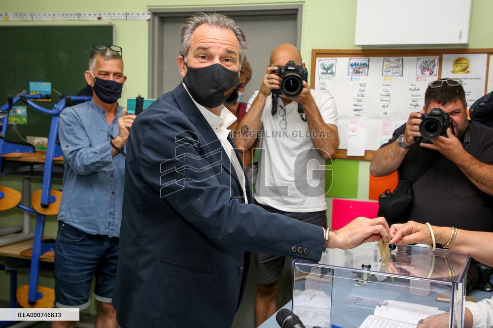 Renaud Muselier Votes At A Polling Station - Marseille