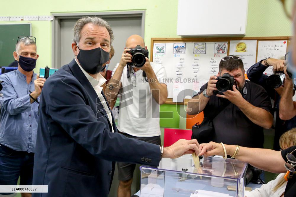 Renaud Muselier Votes At A Polling Station - Marseille
