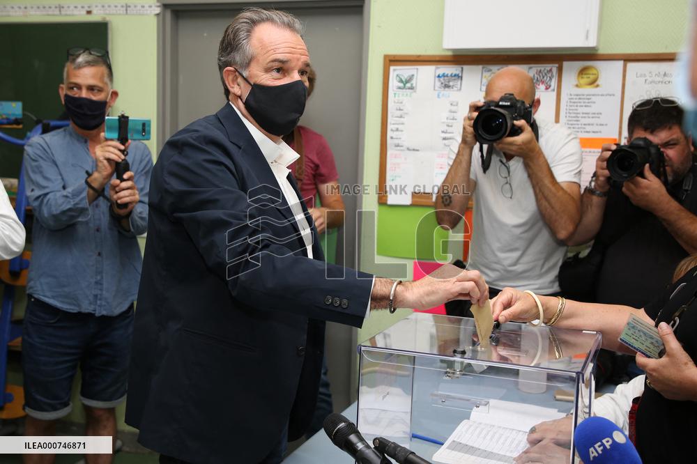 Renaud Muselier Votes At A Polling Station - Marseille