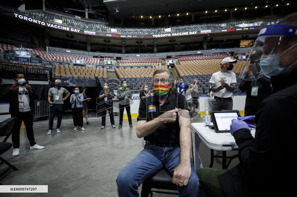 Mass vaccination in Toronto