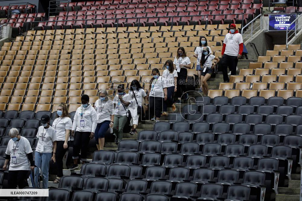 Mass vaccination in Toronto