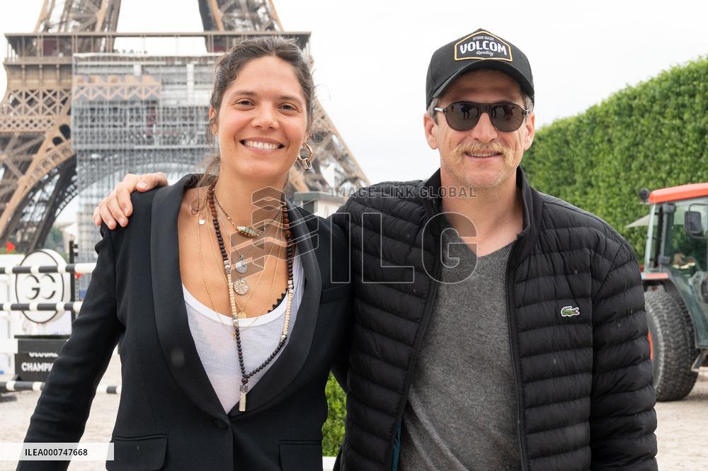 Jumping Eiffel - Paris
