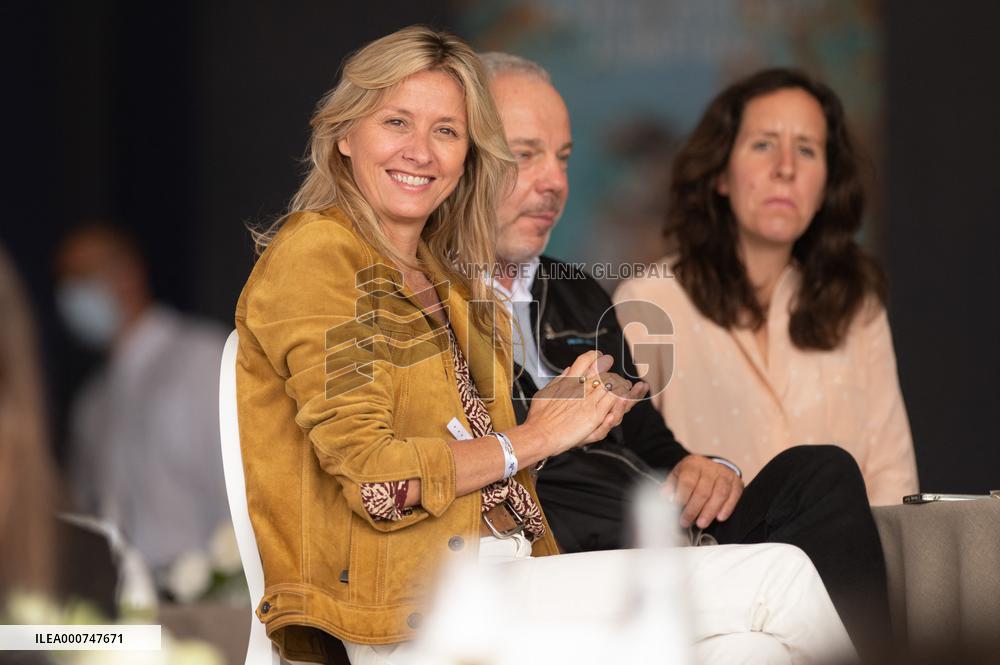 Jumping Eiffel - Paris