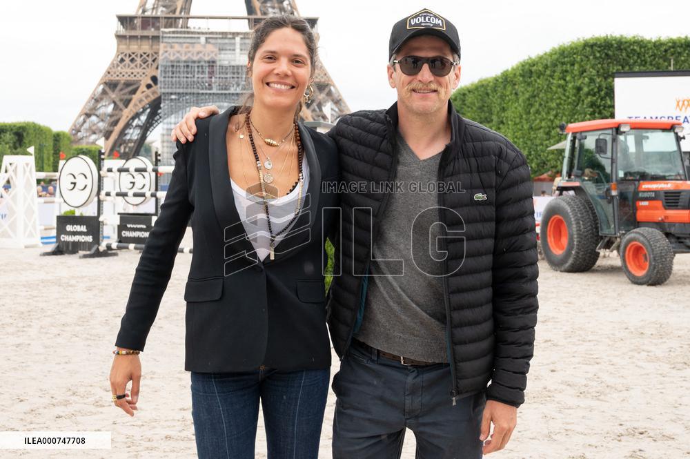 Jumping Eiffel - Paris
