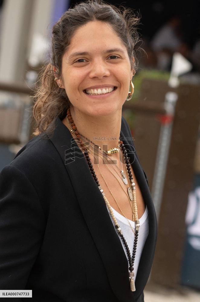 Jumping Eiffel - Paris