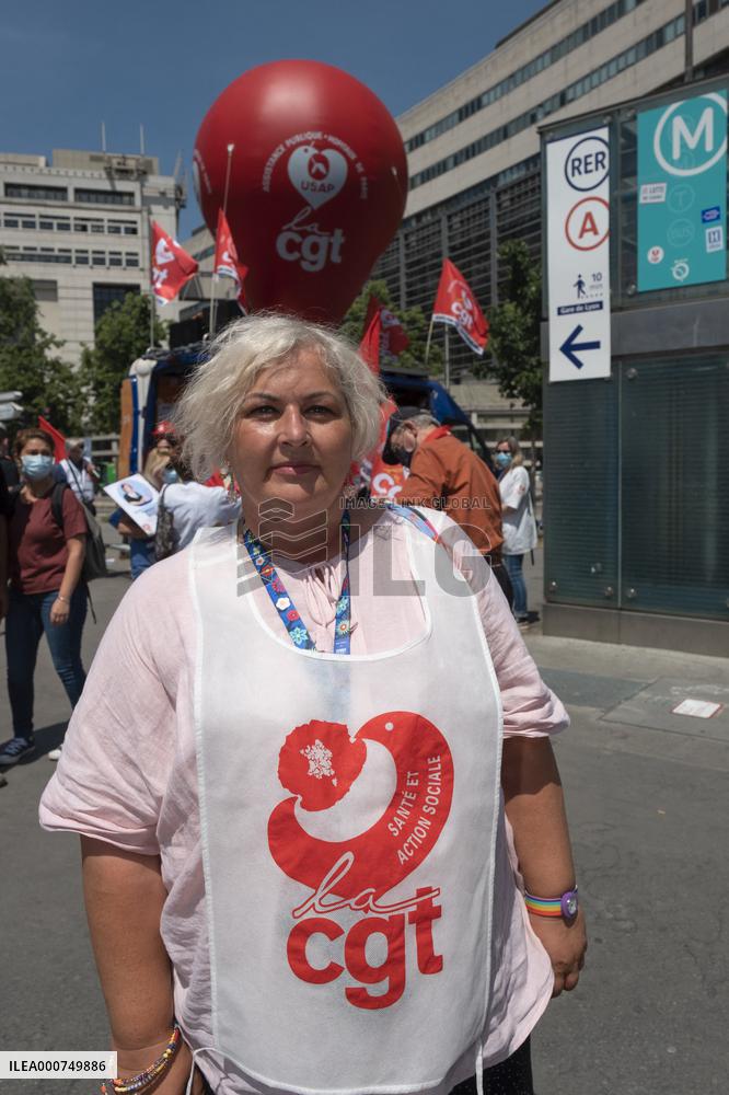 Public service demonstration outside Bercy - Paris