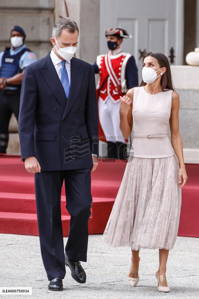 Royals offer an official reception for South Korean President