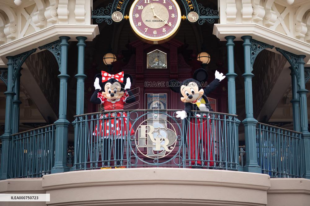 Disneyland Paris Repoens To The Public - Paris