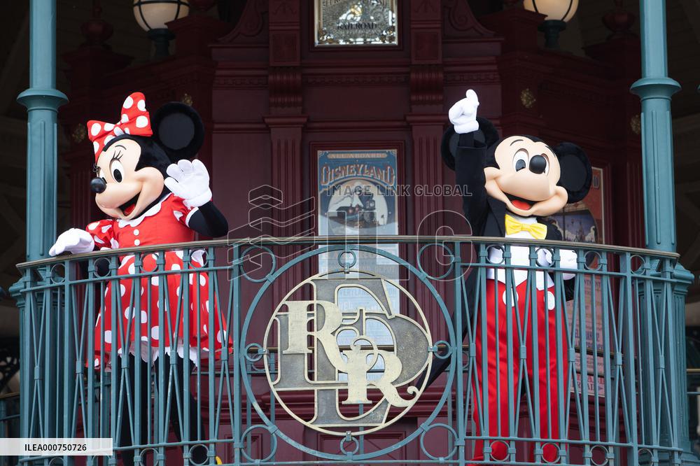 Disneyland Paris Repoens To The Public - Paris