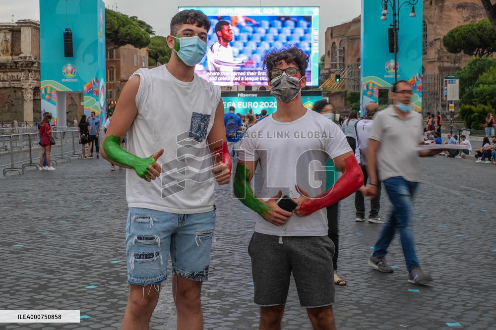 UEFA Euro 2020 - Italy vs Switzerland - Supporters