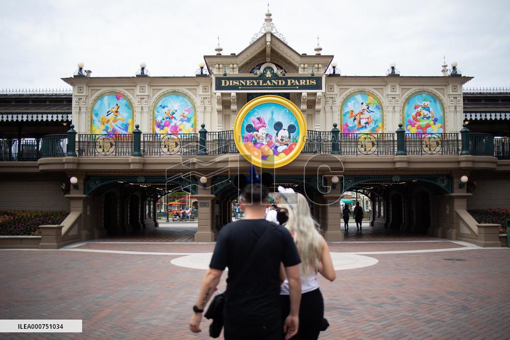 Disneyland Paris Repoens To The Public - Paris