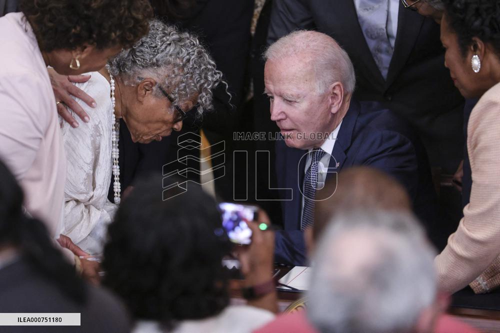 President Joe Biden signs the Juneteenth National Independence Day Act
