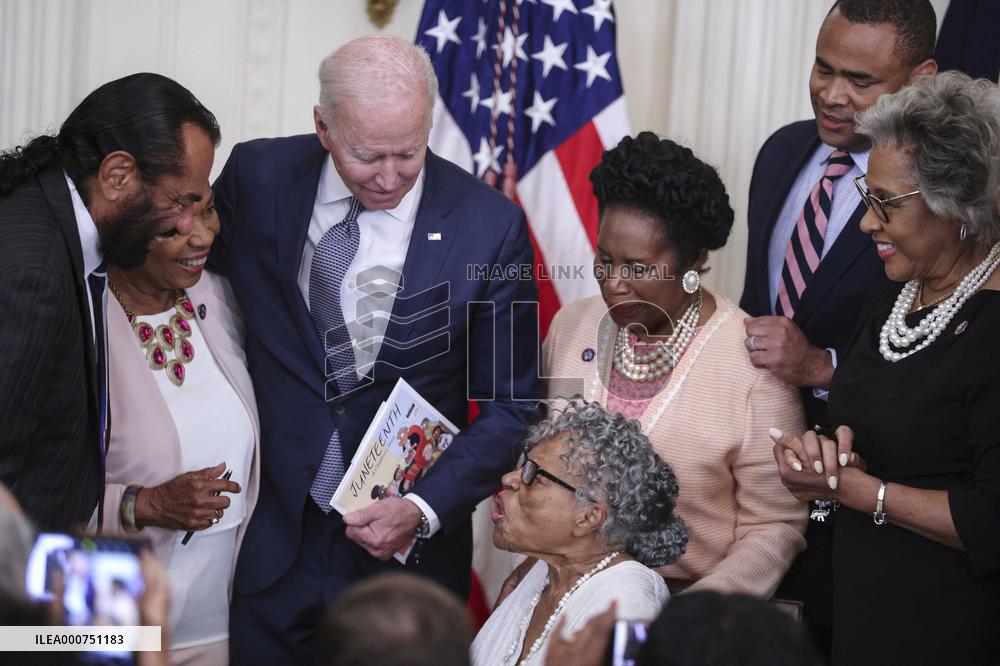 President Joe Biden signs the Juneteenth National Independence Day Act