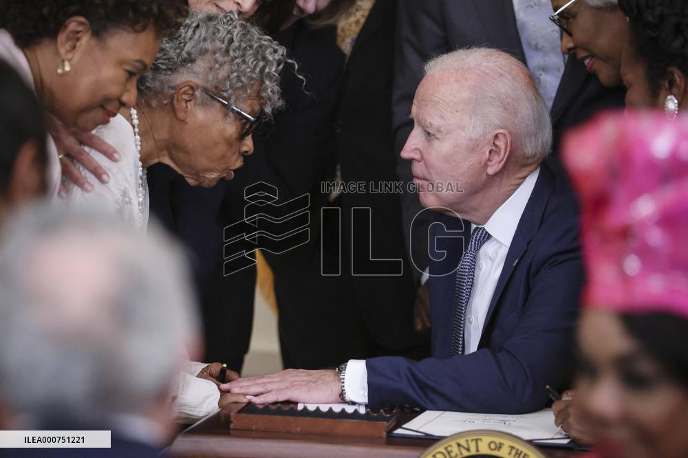 President Joe Biden signs the Juneteenth National Independence Day Act