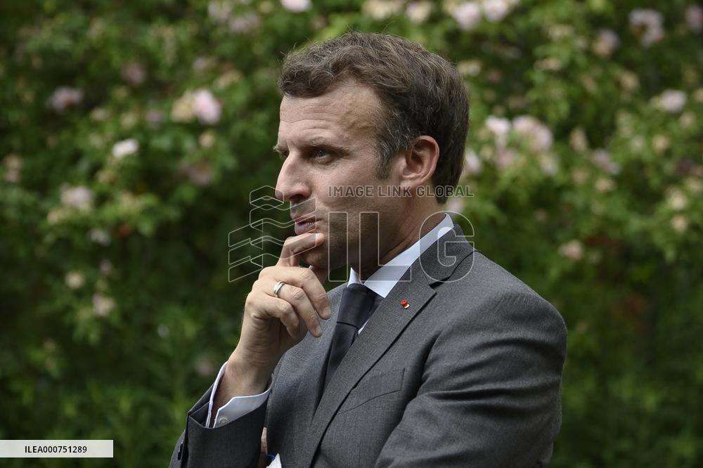 President Macron And Fabrice Luchini Visit Jean De La Fontaine Birthplace - Chateau Thierry