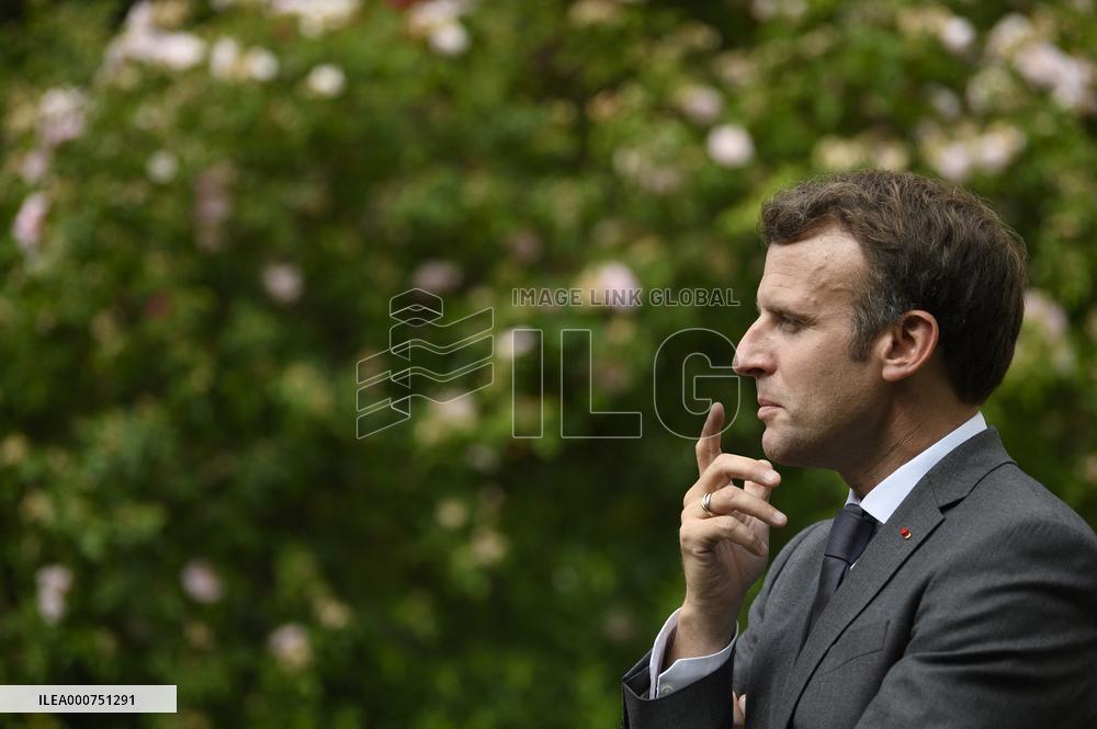 President Macron And Fabrice Luchini Visit Jean De La Fontaine Birthplace - Chateau Thierry