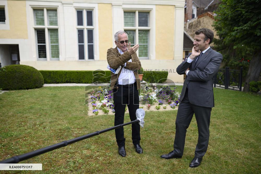 President Macron And Fabrice Luchini Visit Jean De La Fontaine Birthplace - Chateau Thierry