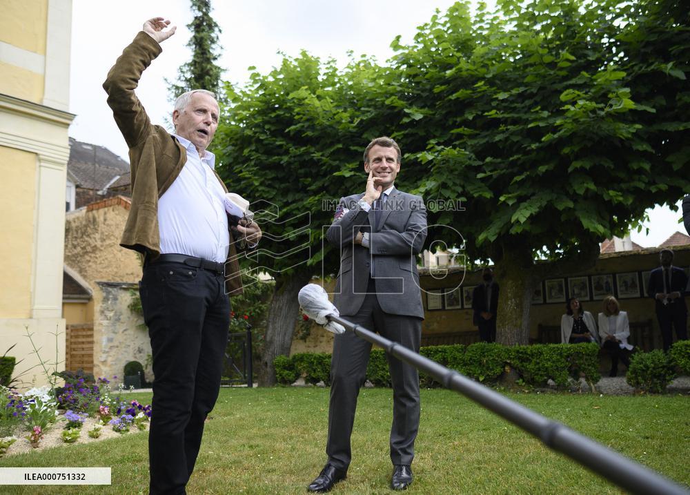 President Macron And Fabrice Luchini Visit Jean De La Fontaine Birthplace - Chateau Thierry