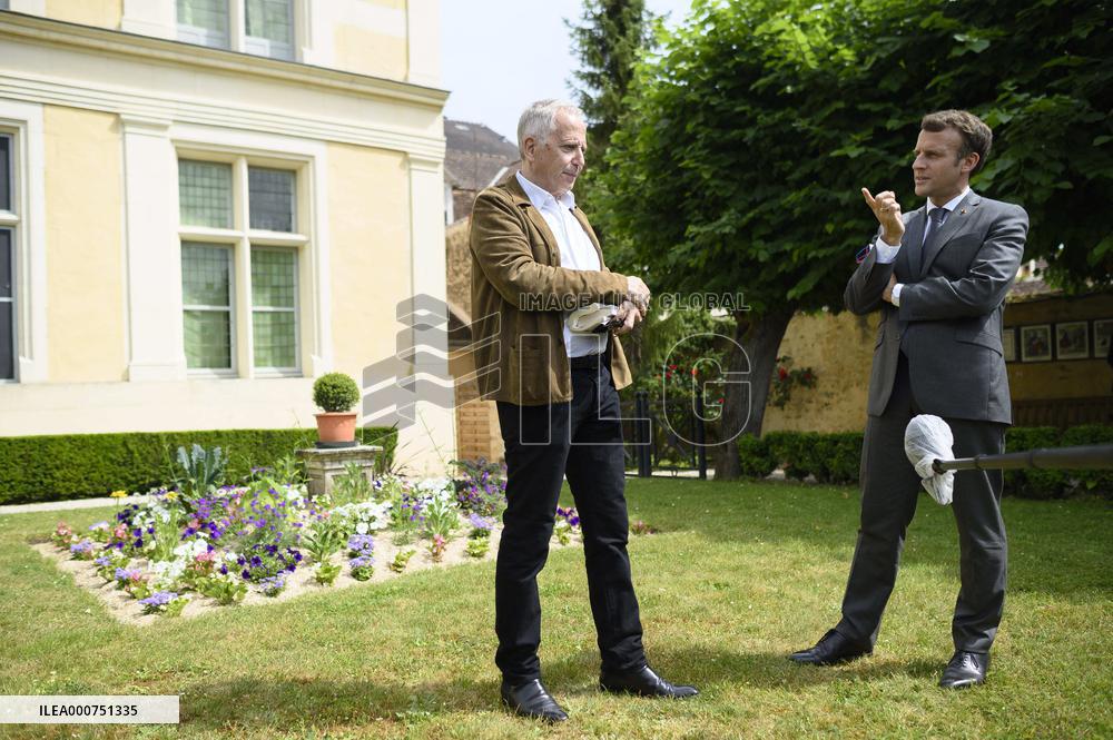 President Macron And Fabrice Luchini Visit Jean De La Fontaine Birthplace - Chateau Thierry