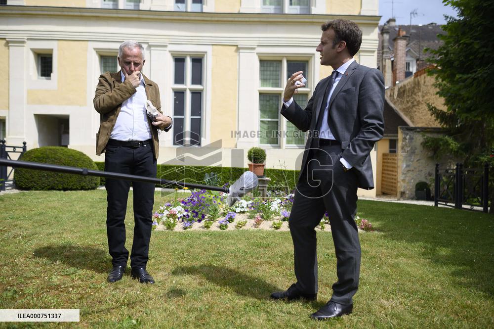 President Macron And Fabrice Luchini Visit Jean De La Fontaine Birthplace - Chateau Thierry