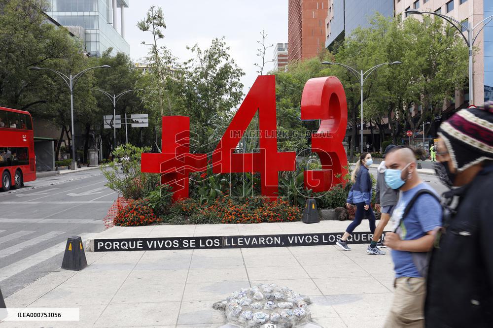 Anti-monuments placed as attempt to demand Justice - Mexico