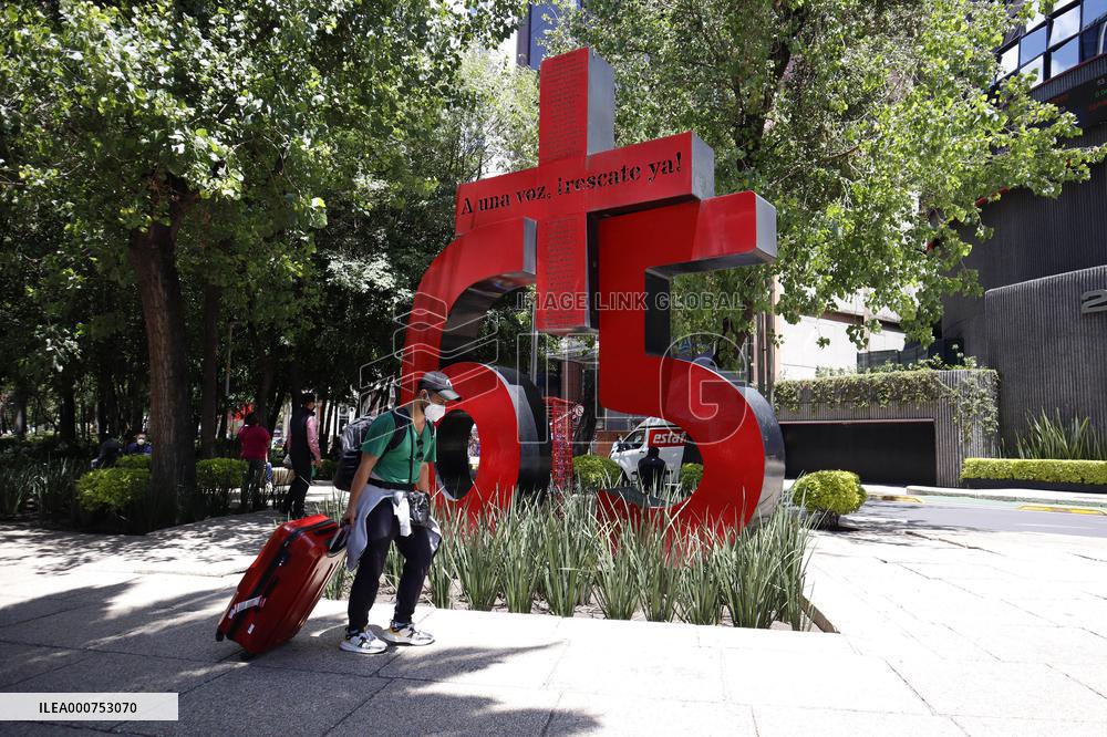 Anti-monuments placed as attempt to demand Justice - Mexico