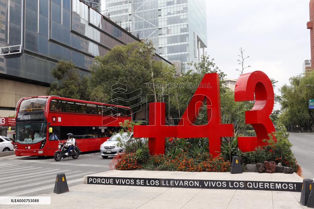 Anti-monuments placed as attempt to demand Justice - Mexico