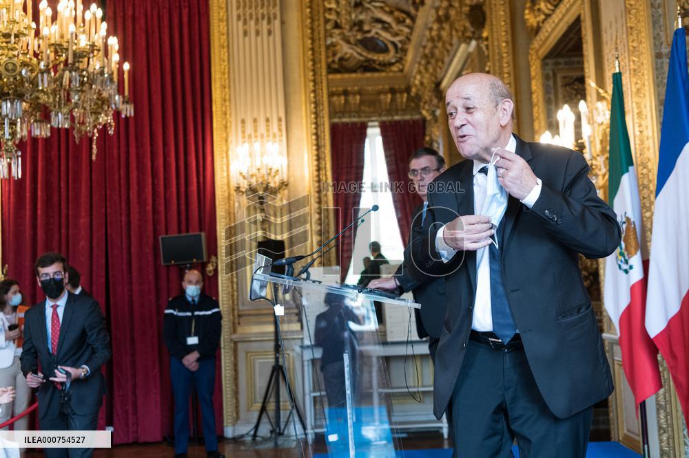 Le Drian And Casaubon Signs An Intention Declaration - Paris