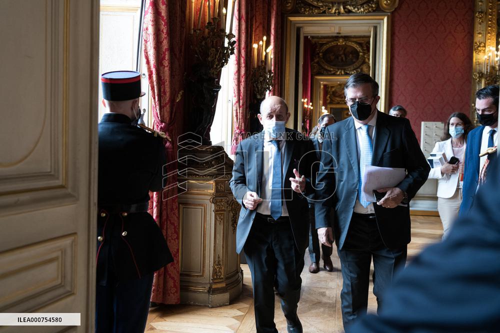 Le Drian And Casaubon Signs An Intention Declaration - Paris