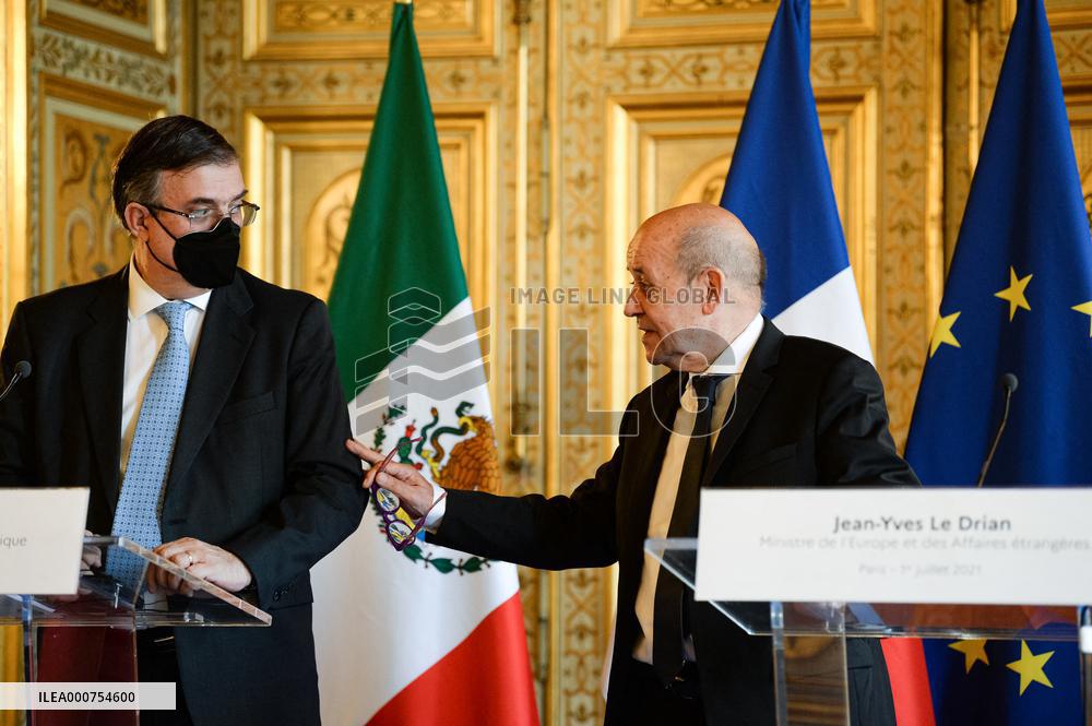 Le Drian And Casaubon Signs An Intention Declaration - Paris