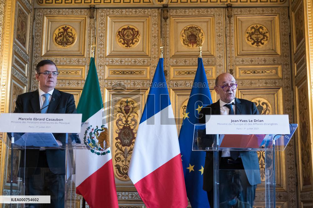 Le Drian And Casaubon Signs An Intention Declaration - Paris