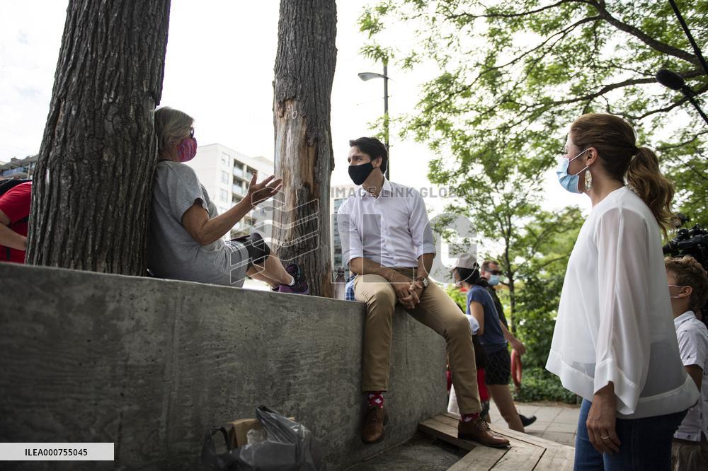 Justin Trudeau And Wife  At The Parkdale Public Market - Ottawa